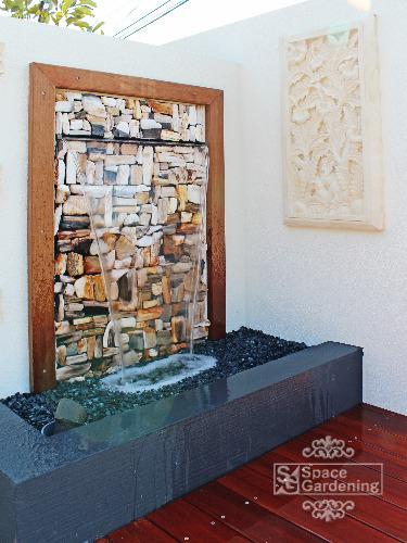 庭 壁泉 庭 壁泉