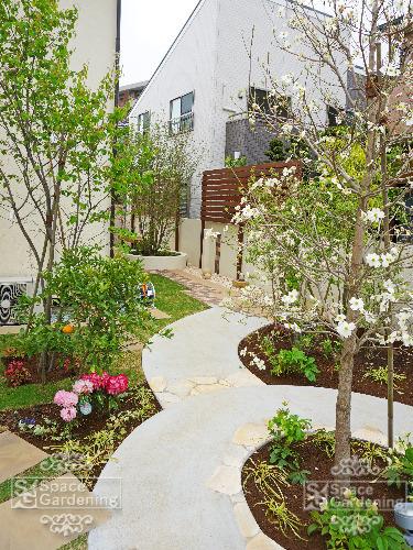 庭 アプローチ コンクリート刷毛引き仕上げ 庭 アプローチ コンクリート刷毛引き仕上げ