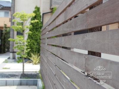 目隠し 木製 ウリン材 横ボーダー 1年後 目隠し 木製 ウリン材 横ボーダー 1年後