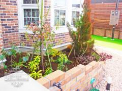 花壇 レンガ 植栽 下草 花壇 レンガ 植栽 下草