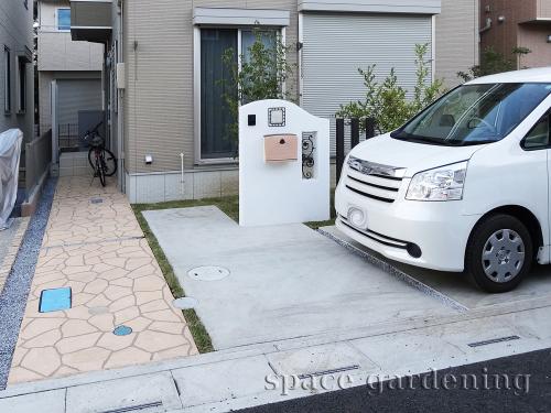埼玉県さいたま市 新築外構工事 シンプル オープン 門柱 駐車場 土間コンクリート