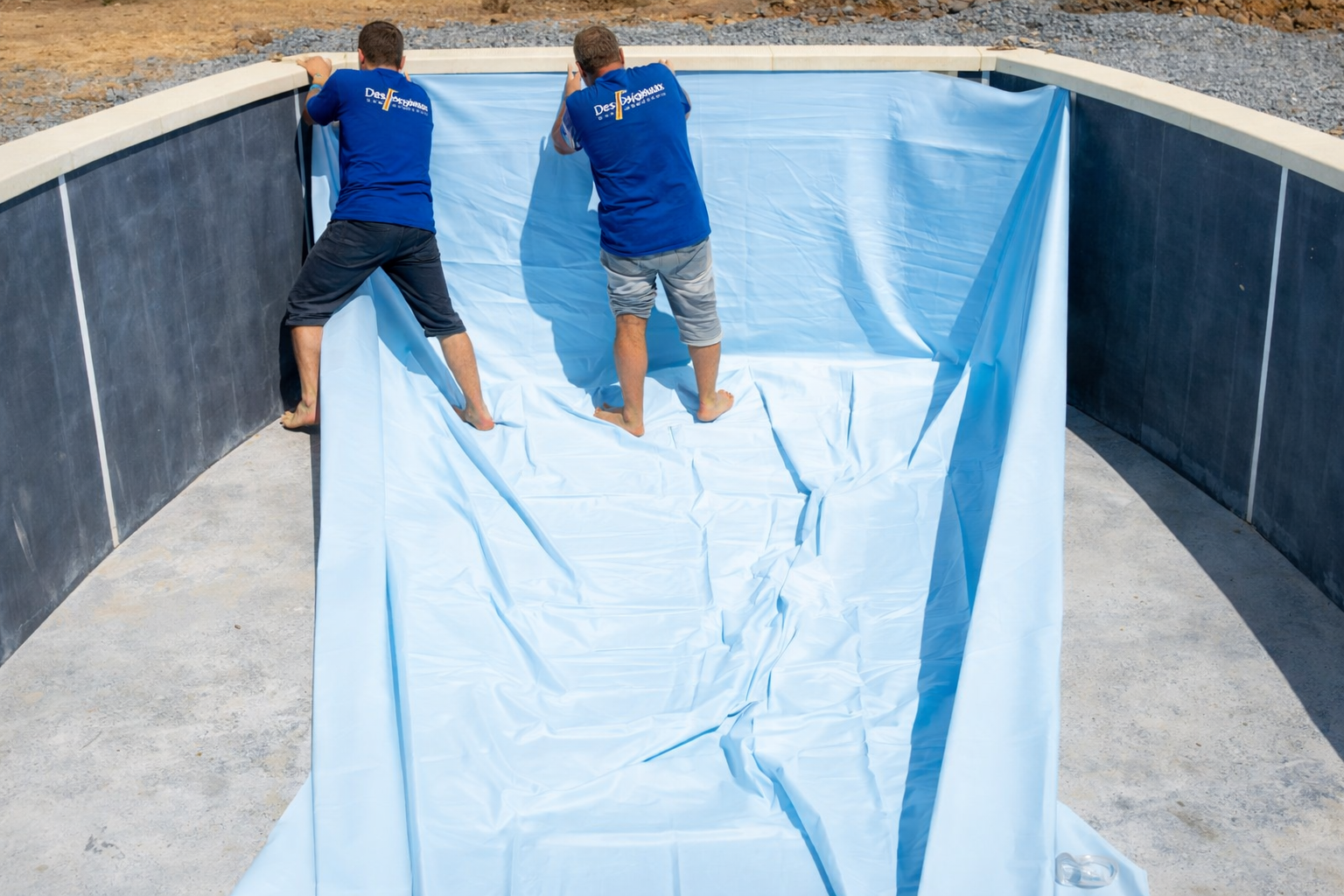 デジョユ プール工程　防水シート敷き